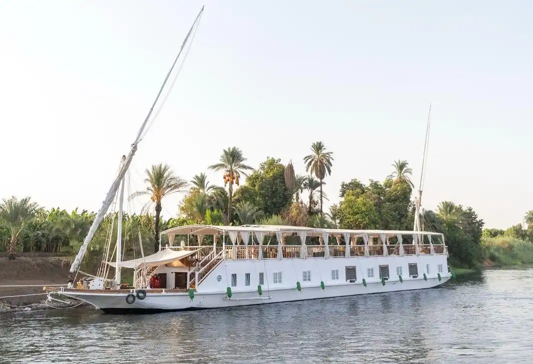 Dahabiya vs Nile Cruise: Which Is Right for You?